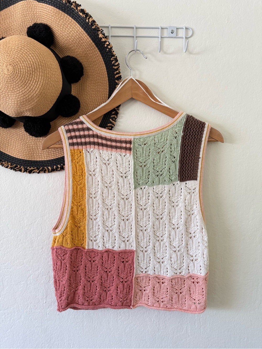 American Eagle Crochet Patchwork Button Up Sweater Vest Size Medium - Picture 4 of 16